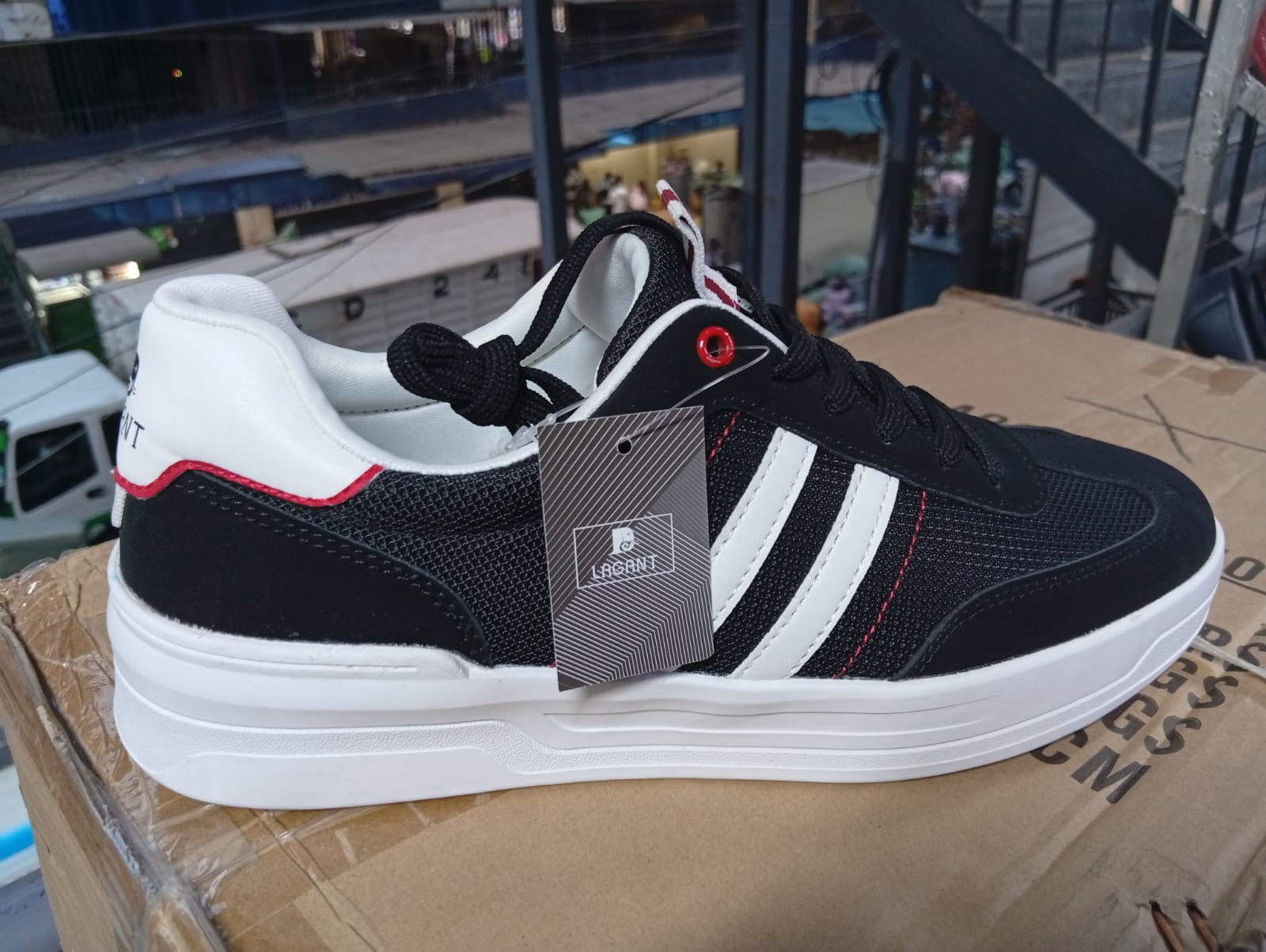 Lag Men’s Casual Sneakers – Breathable Mesh Low-Top Shoes with Cushioned Sole