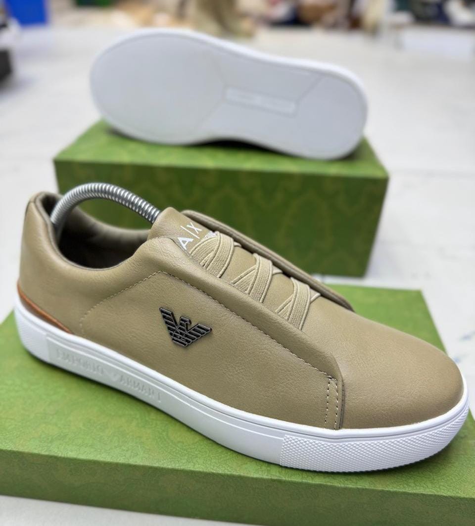 Hidden Lace Slip-On Sneakers – Premium Casual Comfort