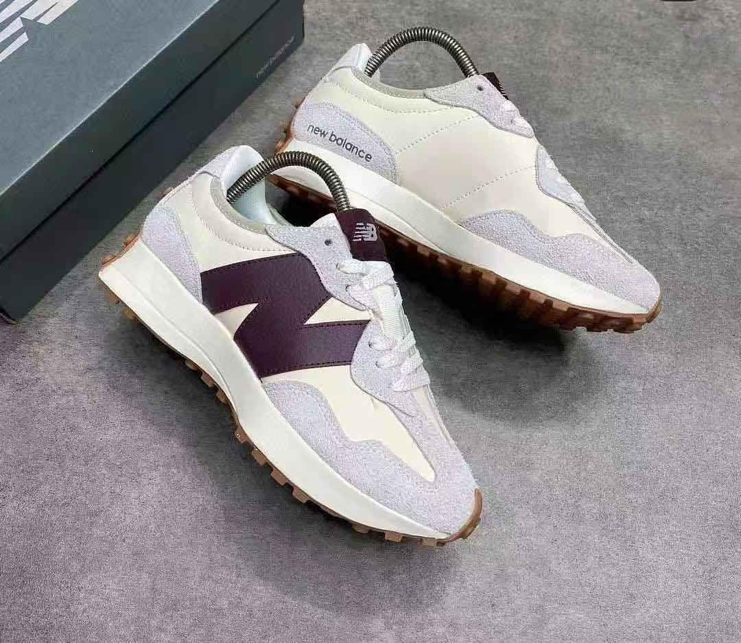 New Balance 327 - Retro-inspired low-top sneakers