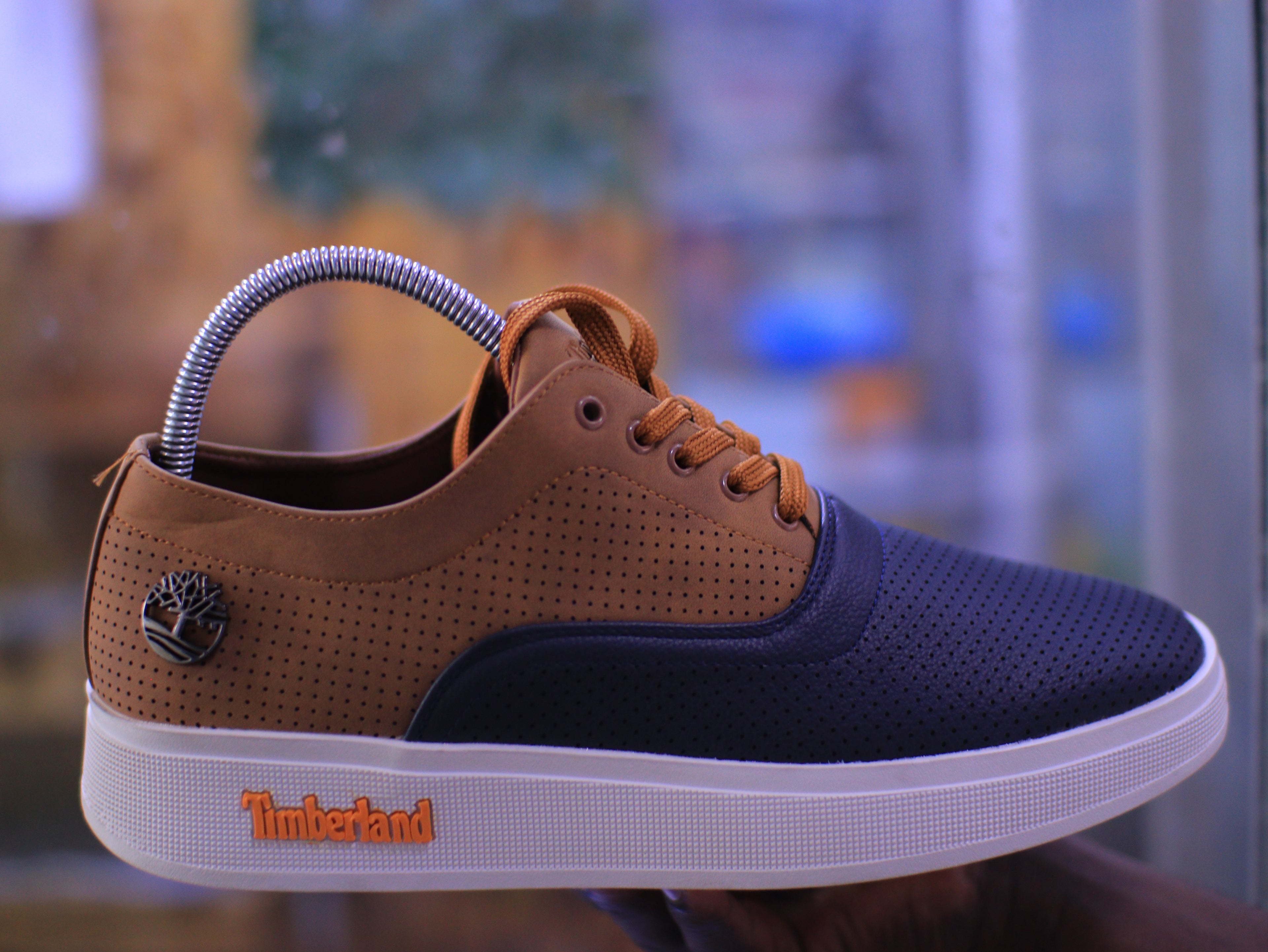 Men’s Casual Leather Sneakers – Dual-Tone