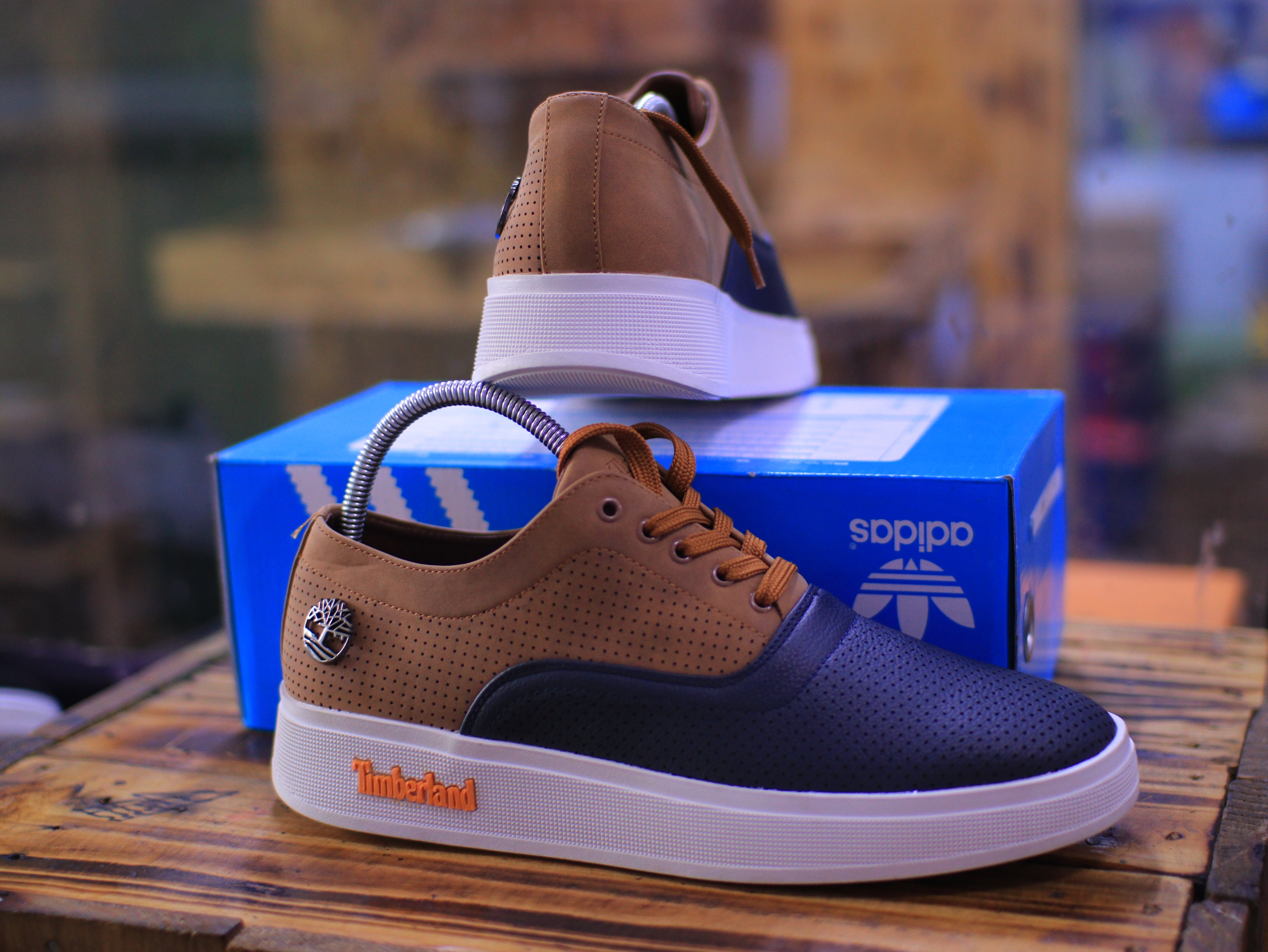 Men’s Casual Leather Sneakers – Dual-Tone