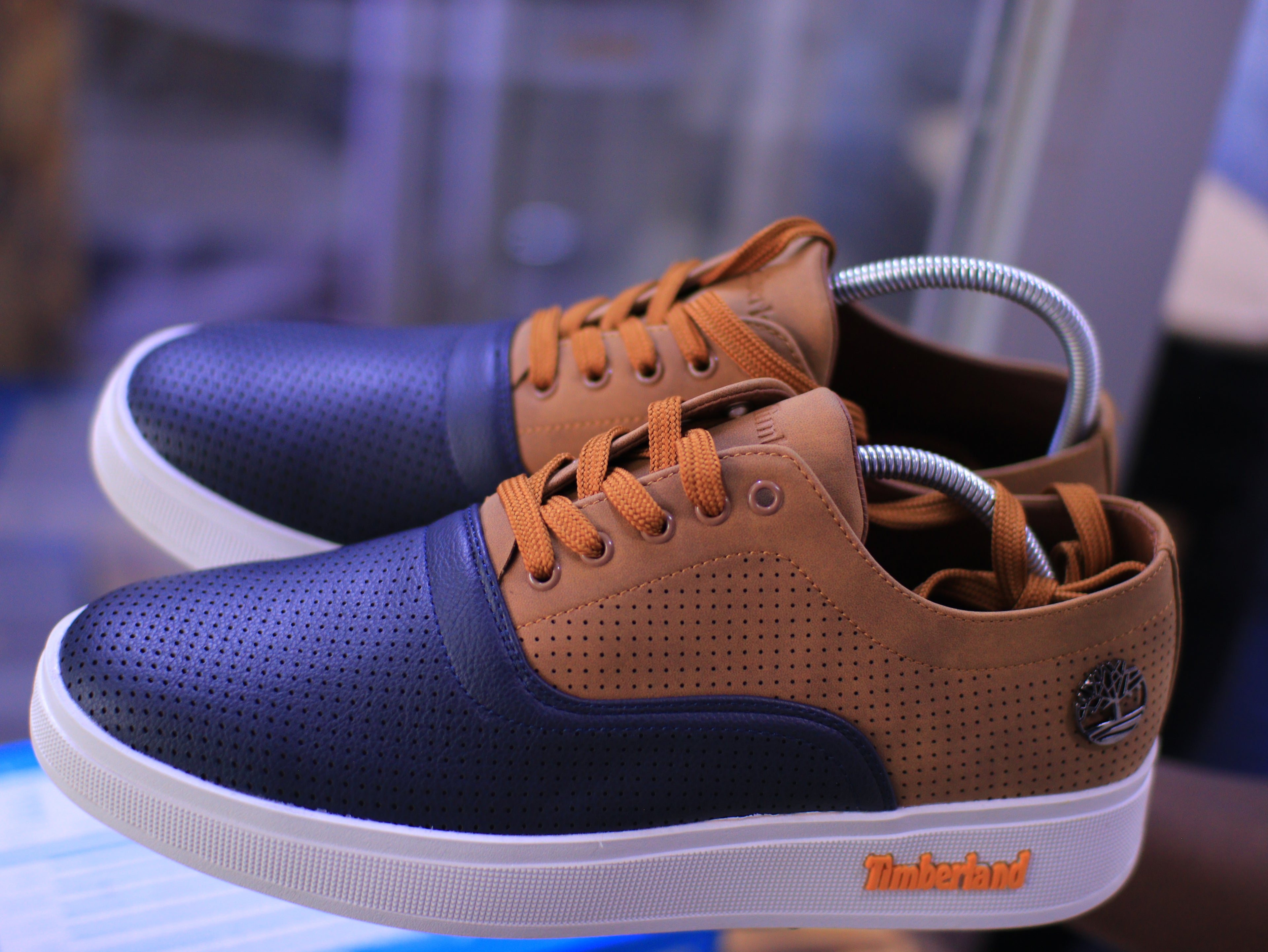 Men’s Casual Leather Sneakers – Dual-Tone