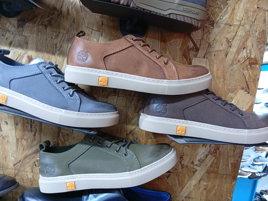 low cut Urban Classic— versatile casual sneakers