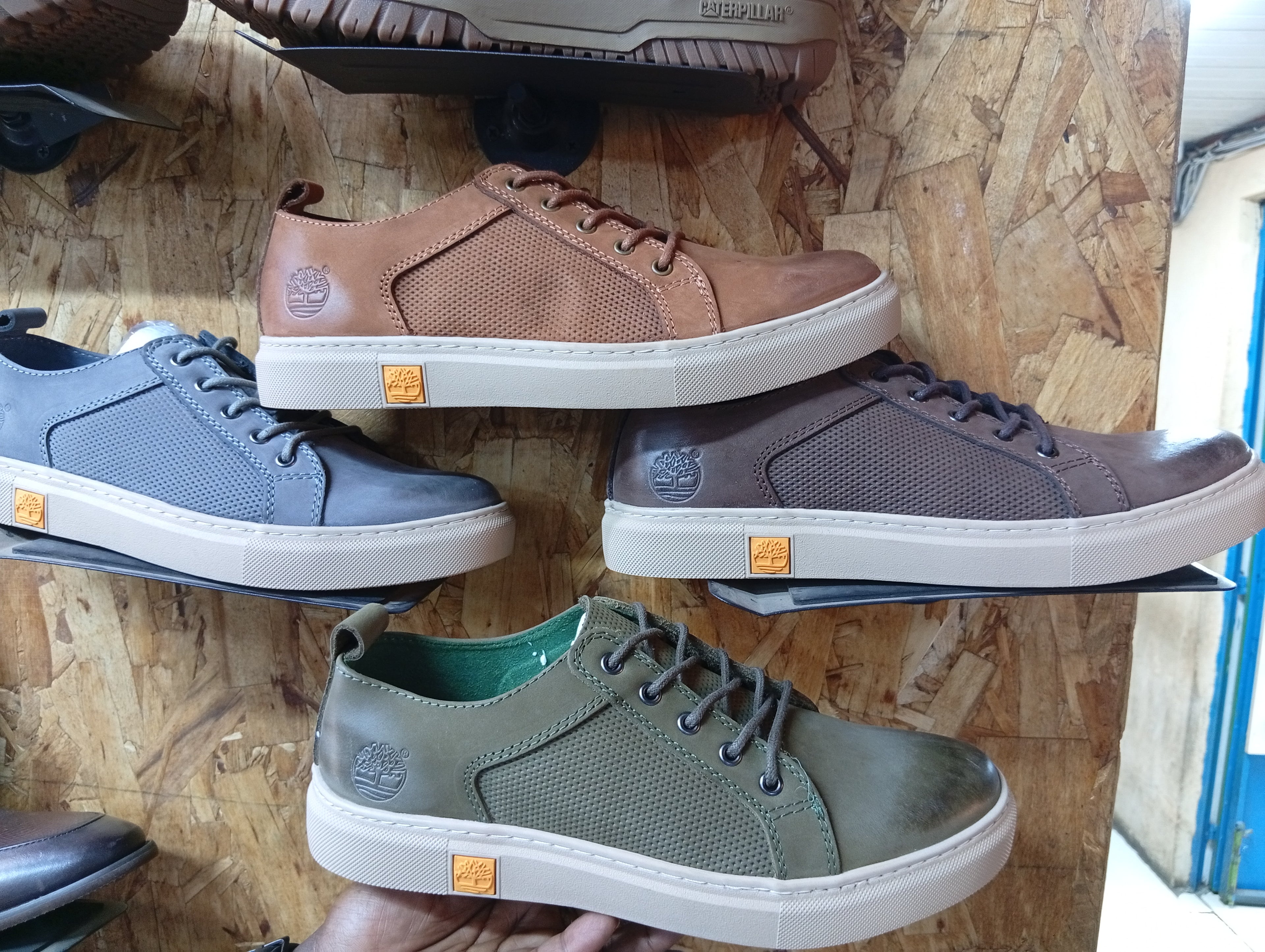 low cut Urban Classic— versatile casual sneakers