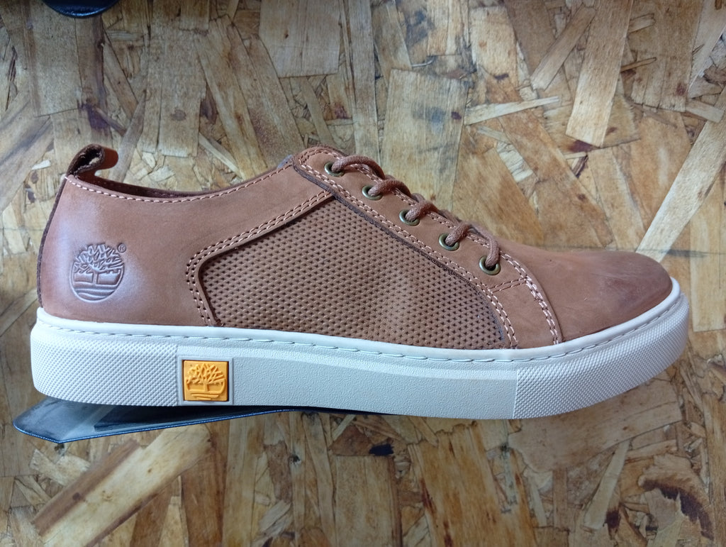 low cut Urban Classic— versatile casual sneakers