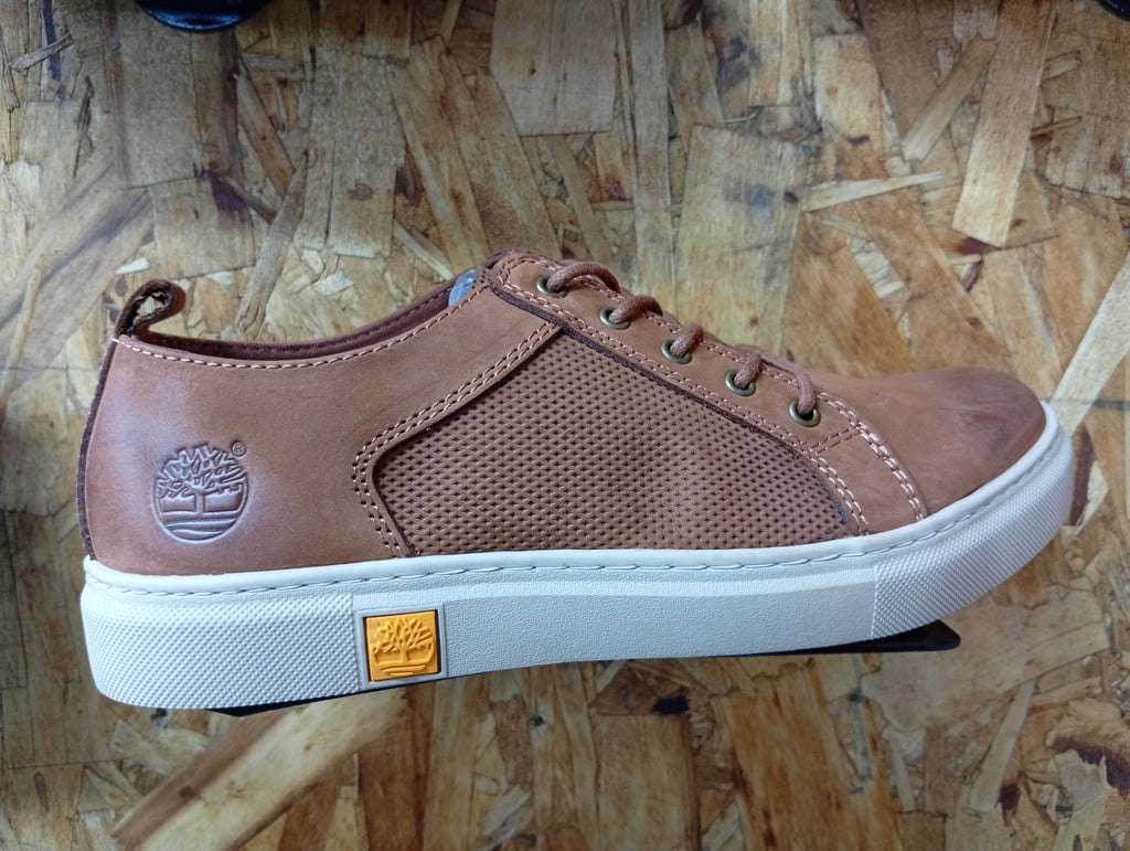 low cut Urban Classic— versatile casual sneakers