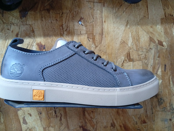 low cut Urban Classic— versatile casual sneakers