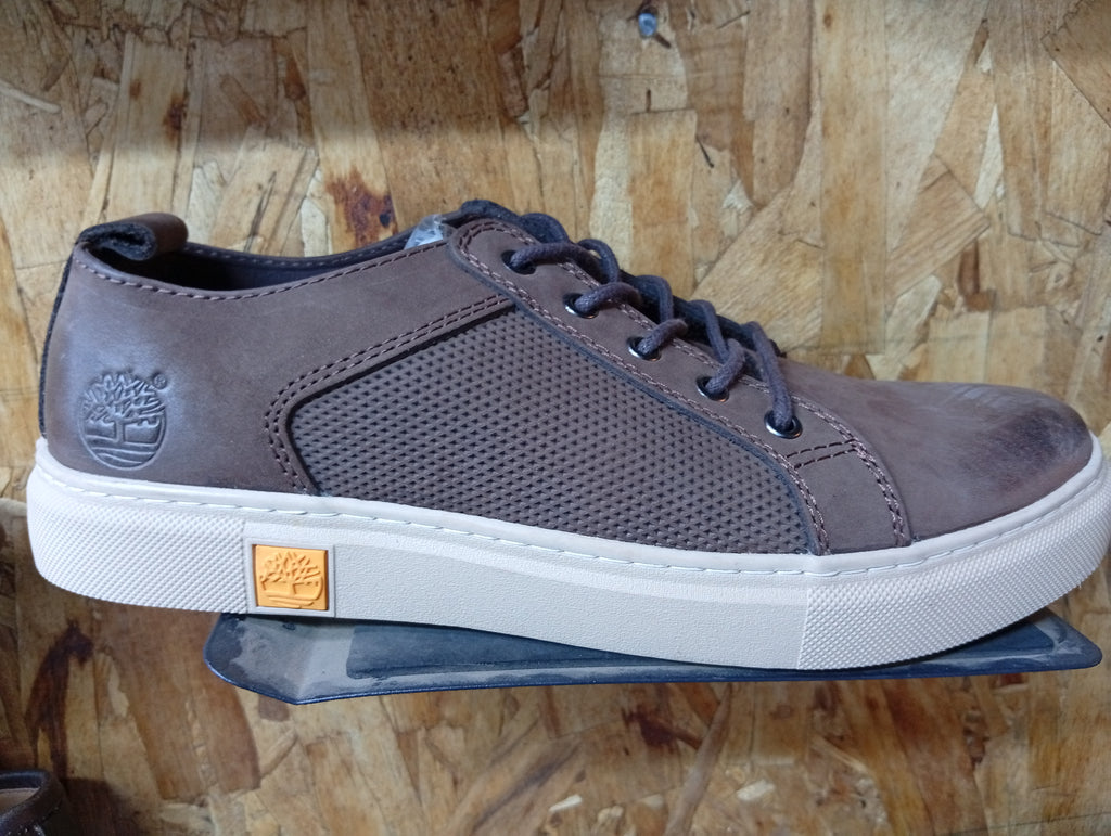 low cut Urban Classic— versatile casual sneakers