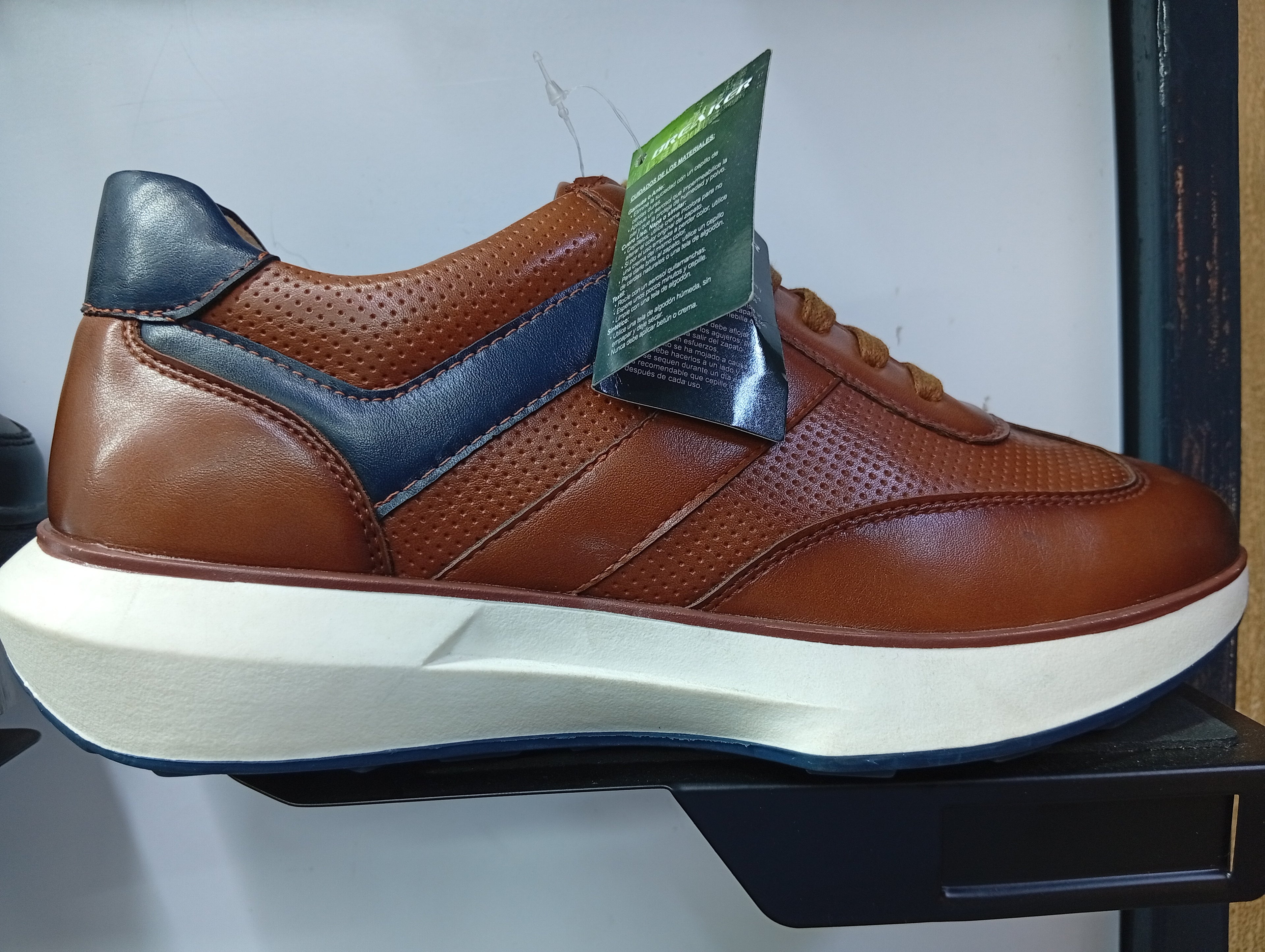 Men’s Retro-Inspired Leather Sneakers