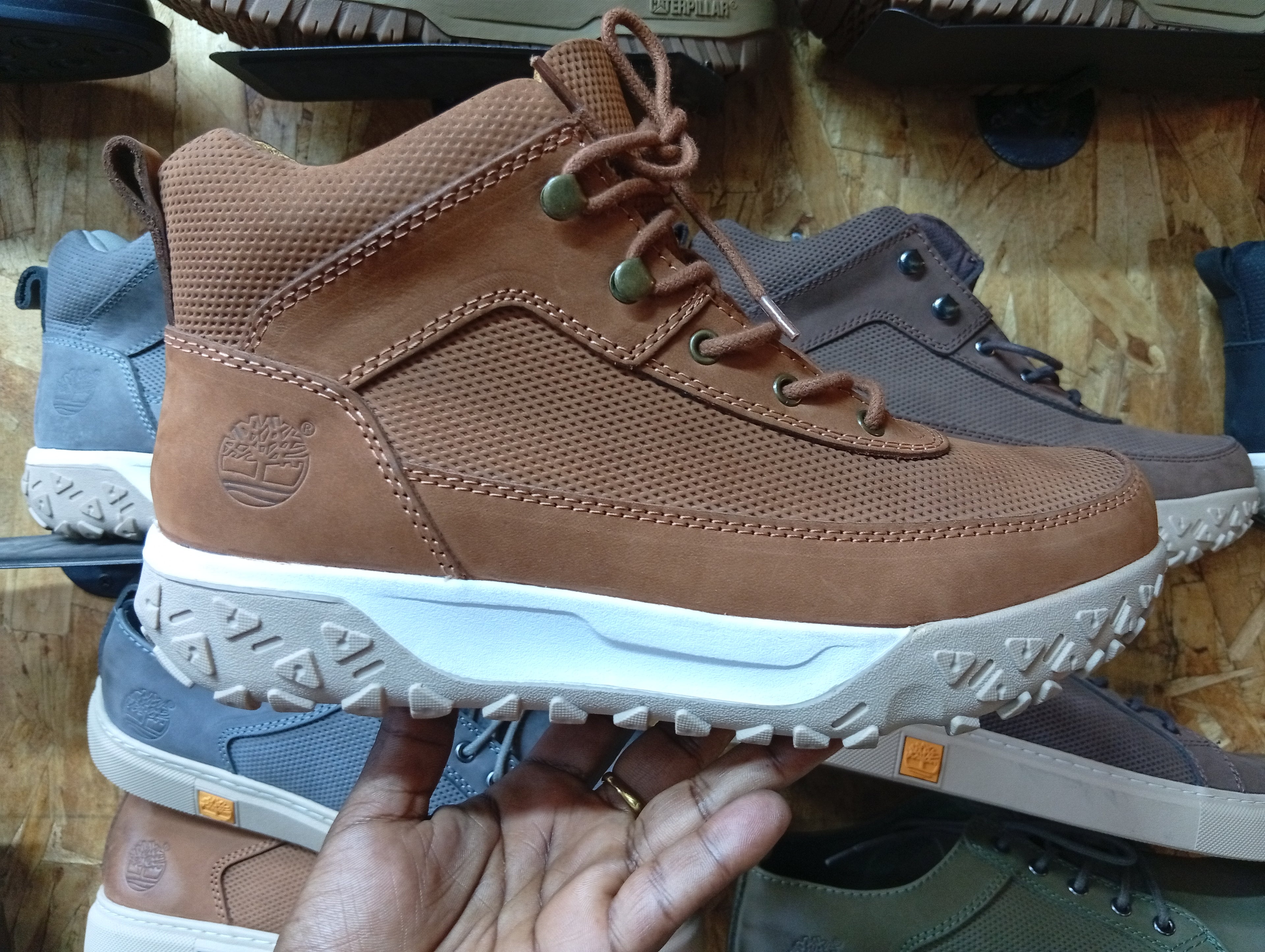 Men’s Rugged Mid-Top Outdoor Boots