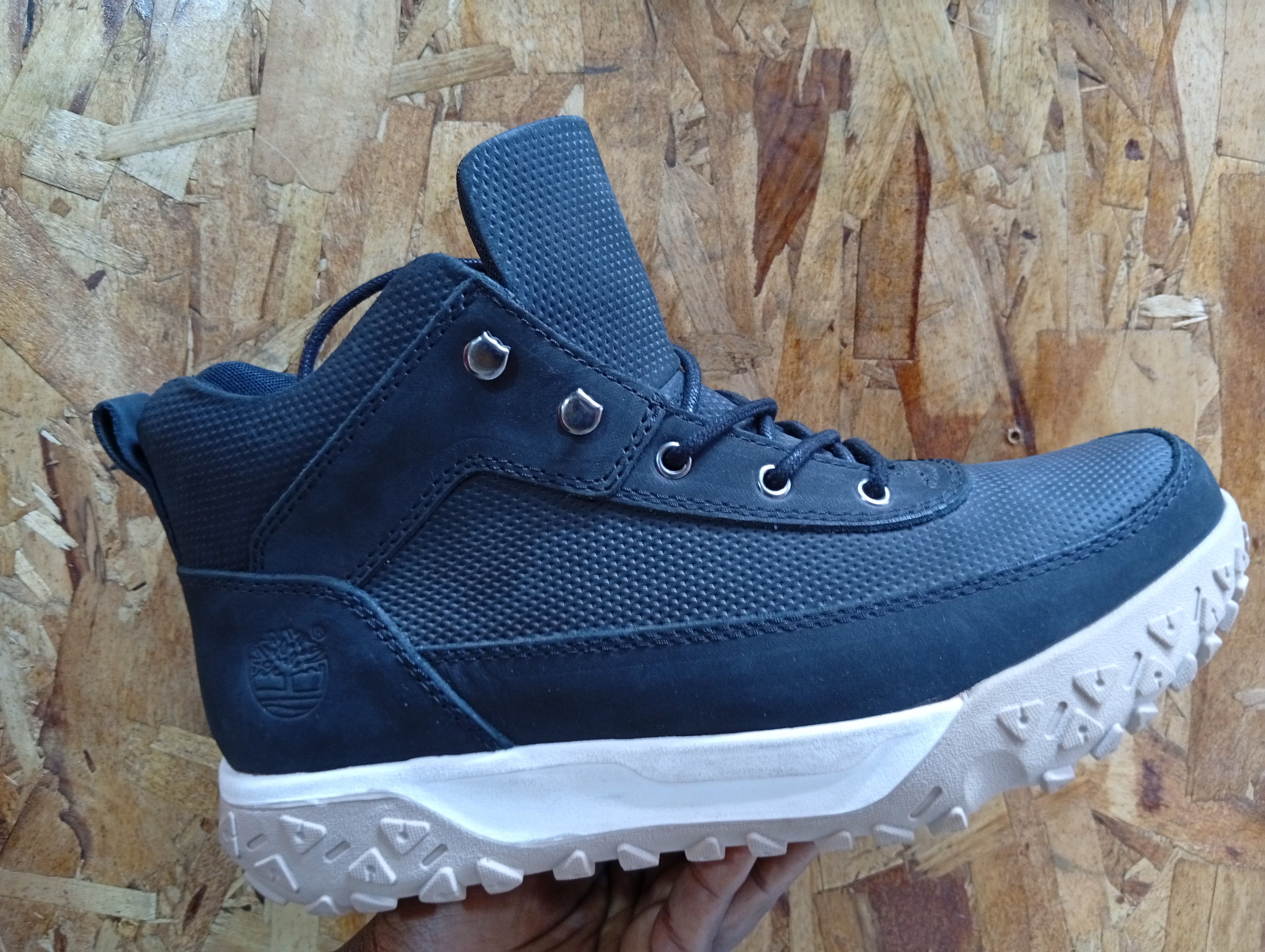 Men’s Rugged Mid-Top Outdoor Boots