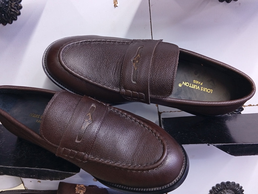 Lo_Vu Classic Brown Pebble-Leather Loafers – Premium Men’s Dress Slip-Ons