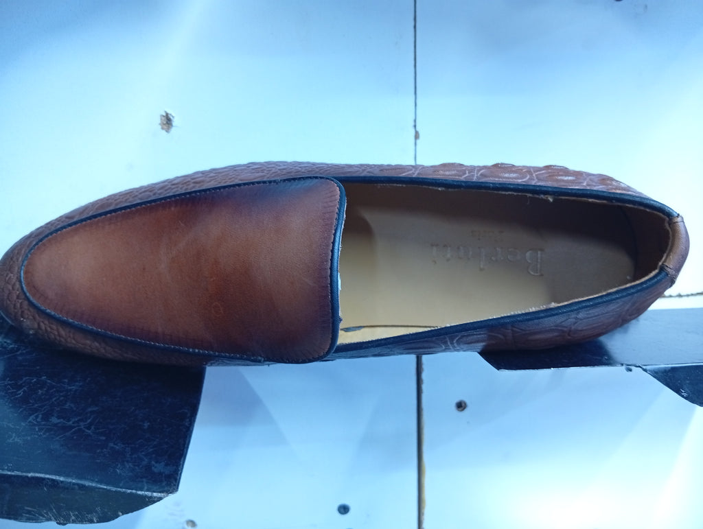 B_Crocodile-Embossed Luxury Loafers – Premium Italian-Inspired Elegance