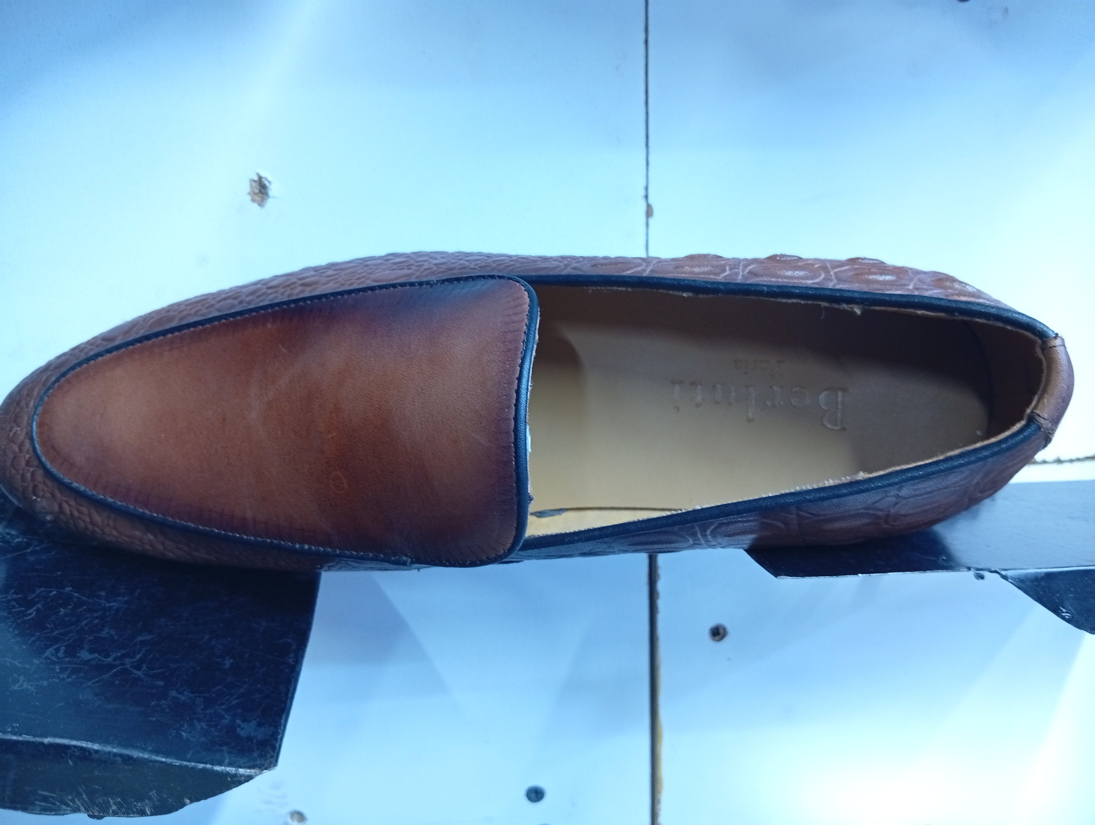 B_Crocodile-Embossed Luxury Loafers – Premium Italian-Inspired Elegance