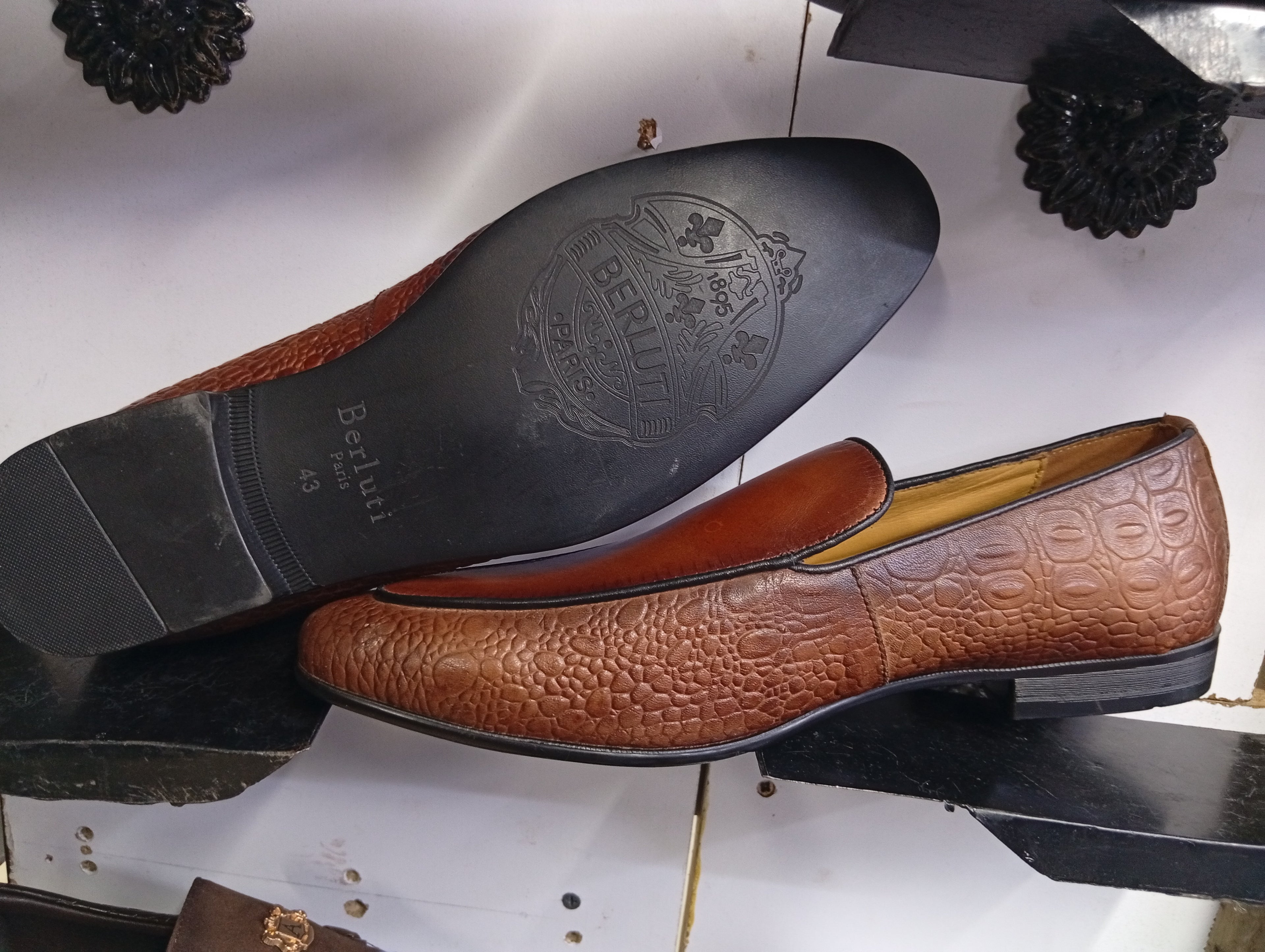 B_Crocodile-Embossed Luxury Loafers – Premium Italian-Inspired Elegance