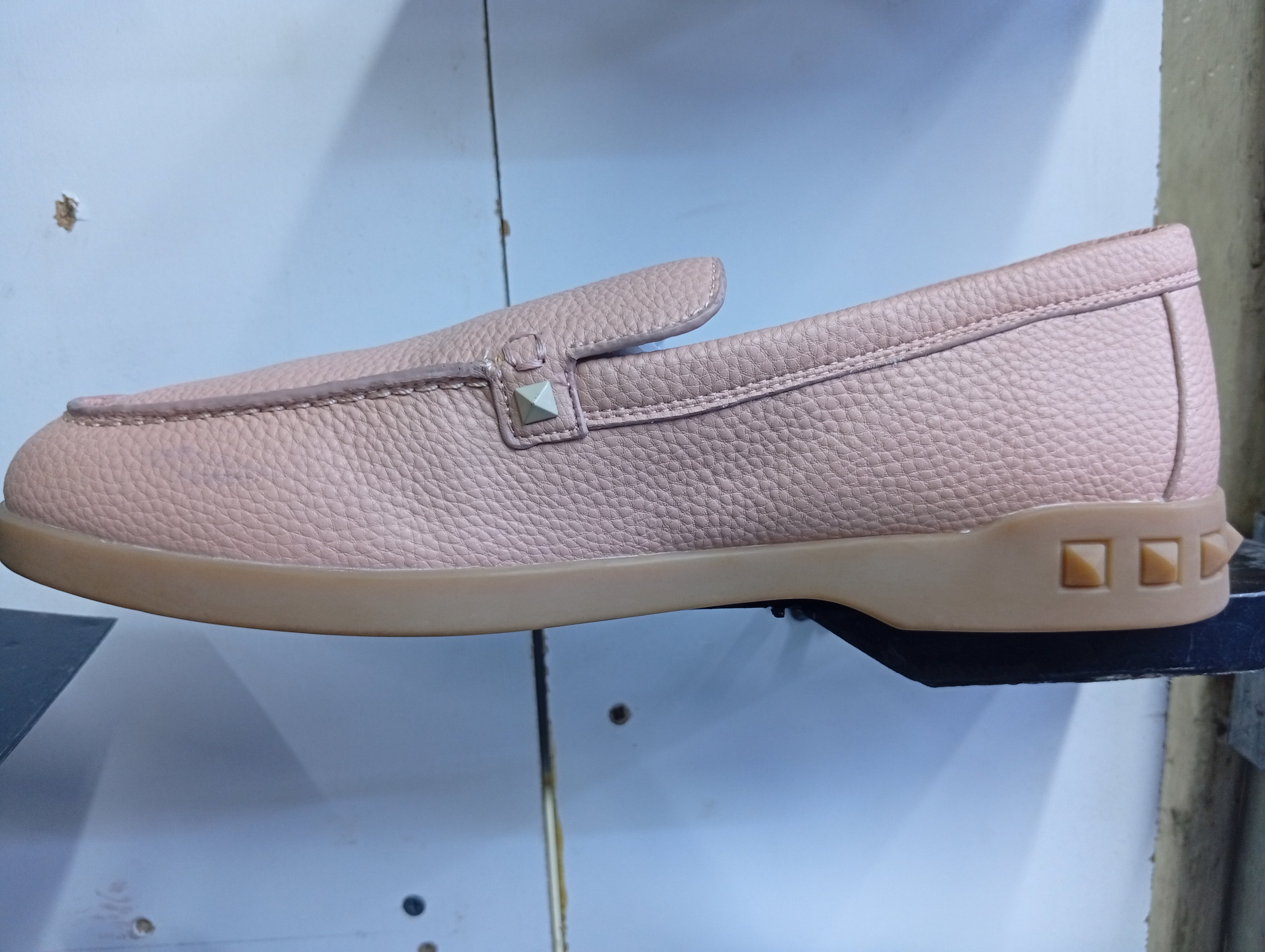 V G Pebbled Leather Loafers – Blush Pink