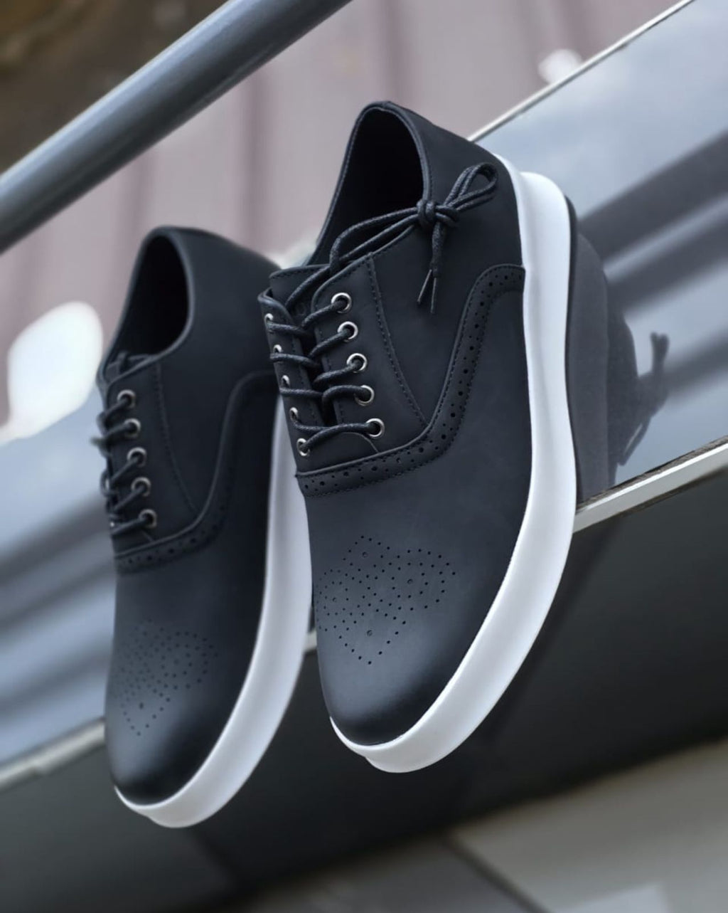 Men’s Smart Casual Perforated Sneakers