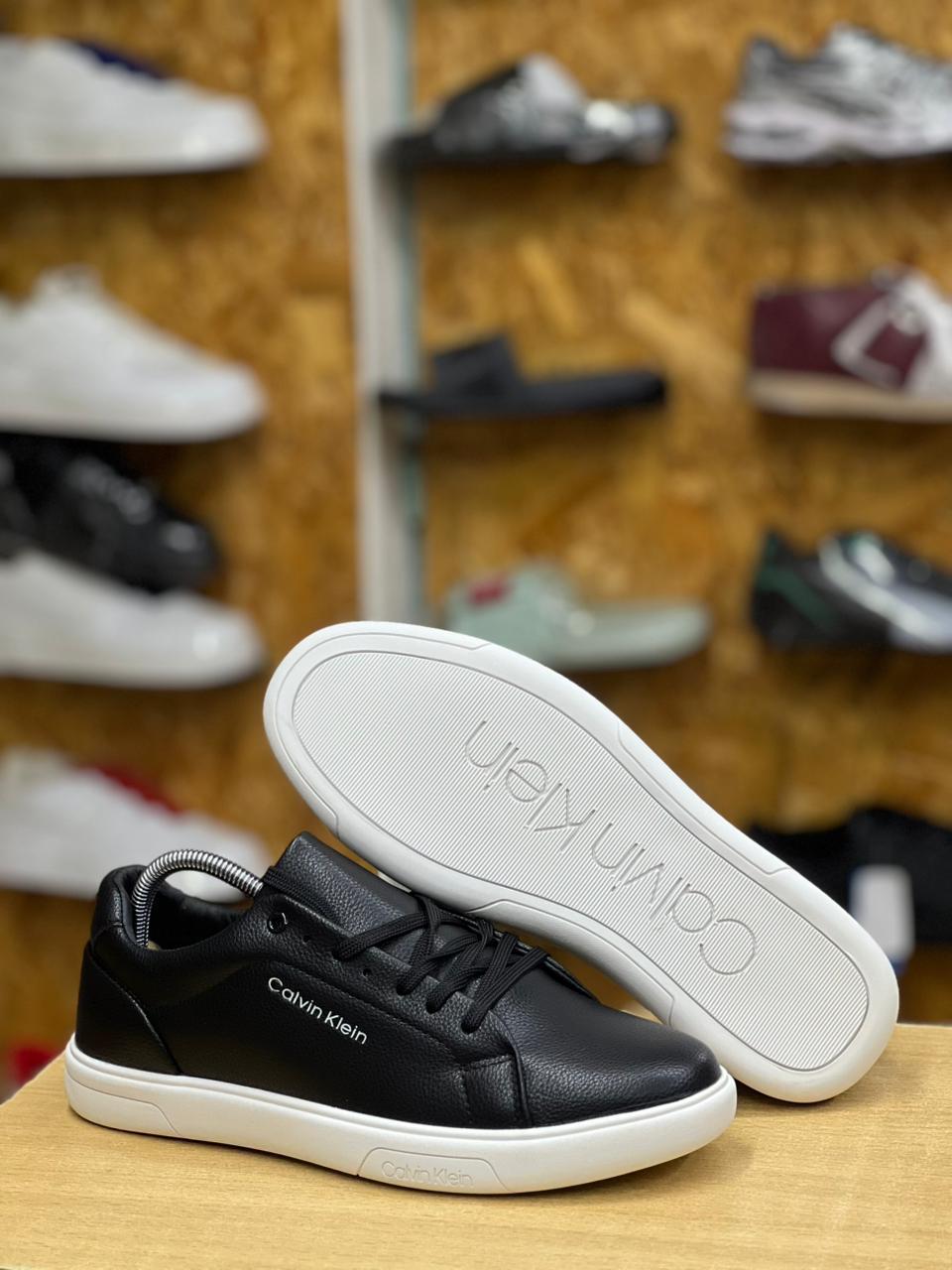 Classic Leather Sneakers – Minimalist Street Style