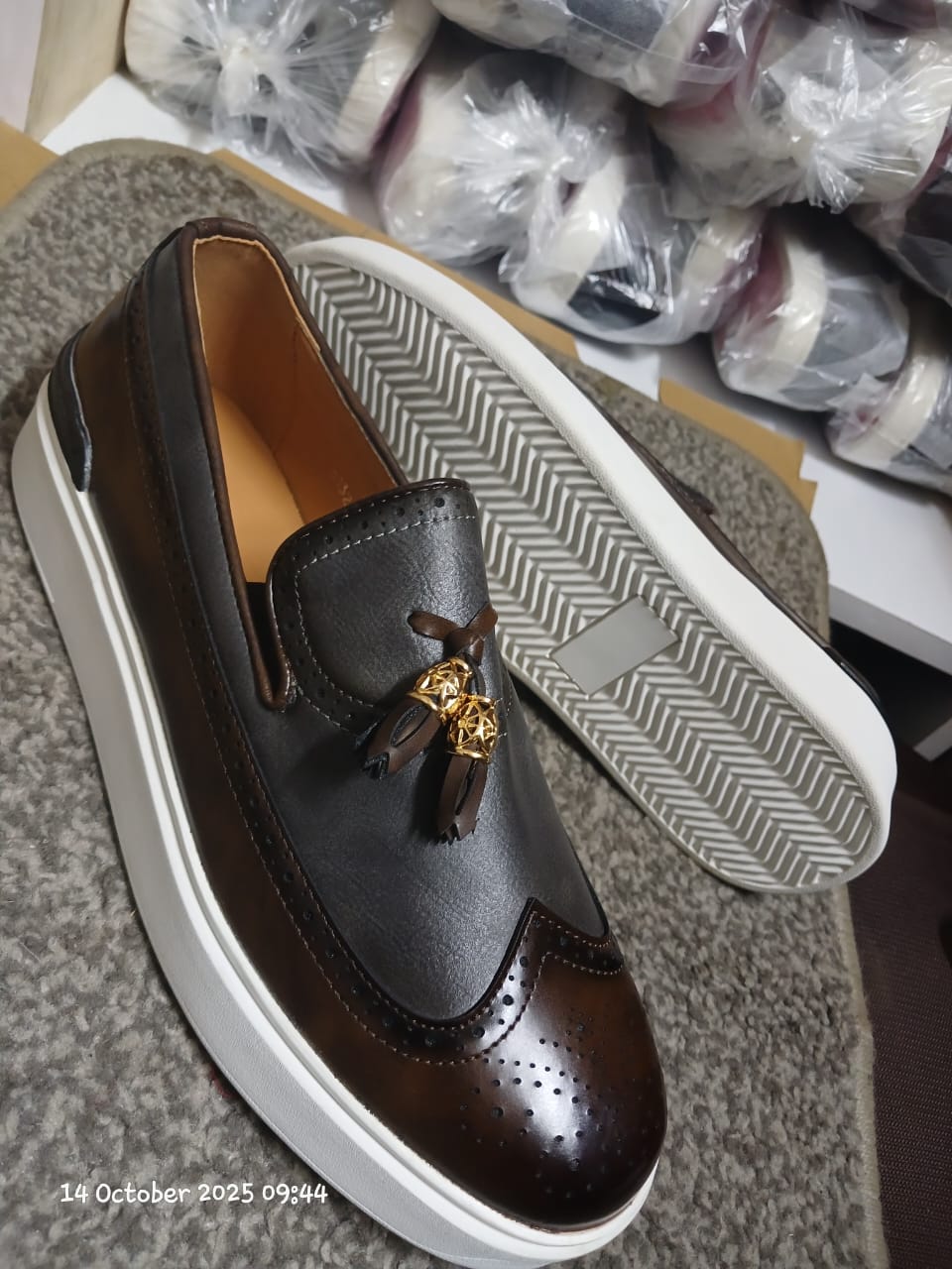 Men’s Luxury Tassel Loafers – Dual-Tone Leather Slip-Ons