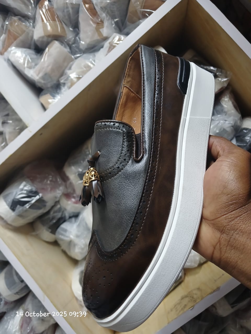 Men’s Luxury Tassel Loafers – Dual-Tone Leather Slip-Ons