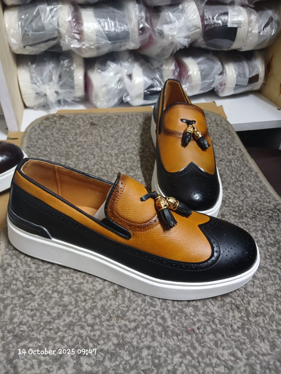 Men’s Luxury Tassel Loafers – Dual-Tone Leather Slip-Ons