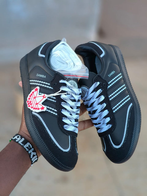 Black Samba-Style Sneakers – Classic Low-Top Streetwear Shoes with Extra Laces