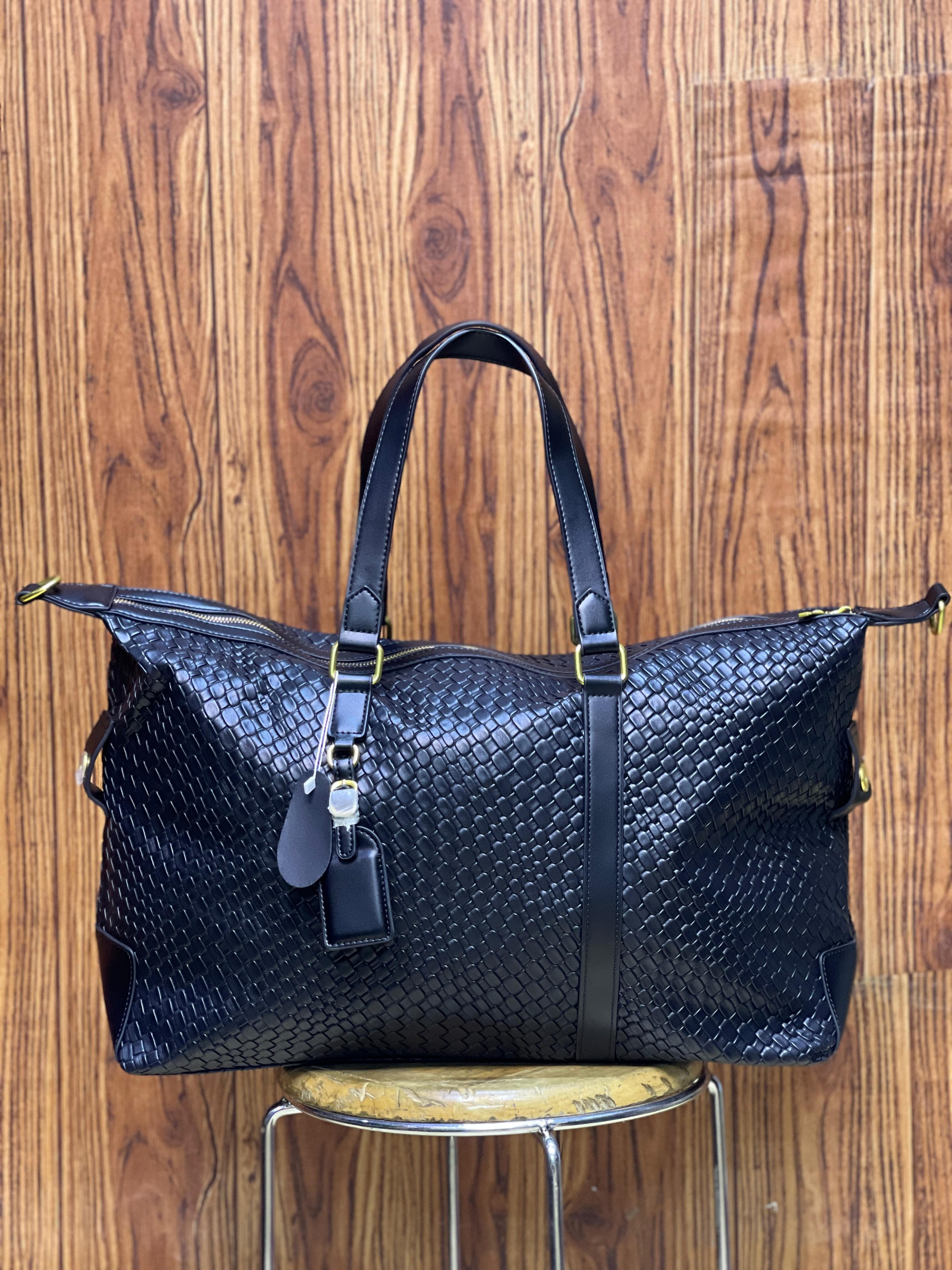 Luxury Woven-Texture Black Weekender Bag – Large Capacity Travel Duffel