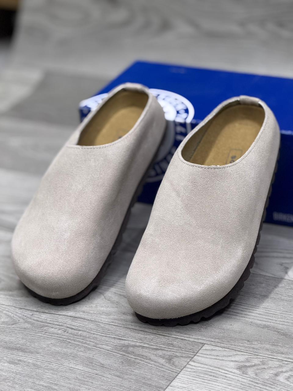 Classic Suede Comfort Clogs – Slip-On Cushioned Mules in Deep Brown