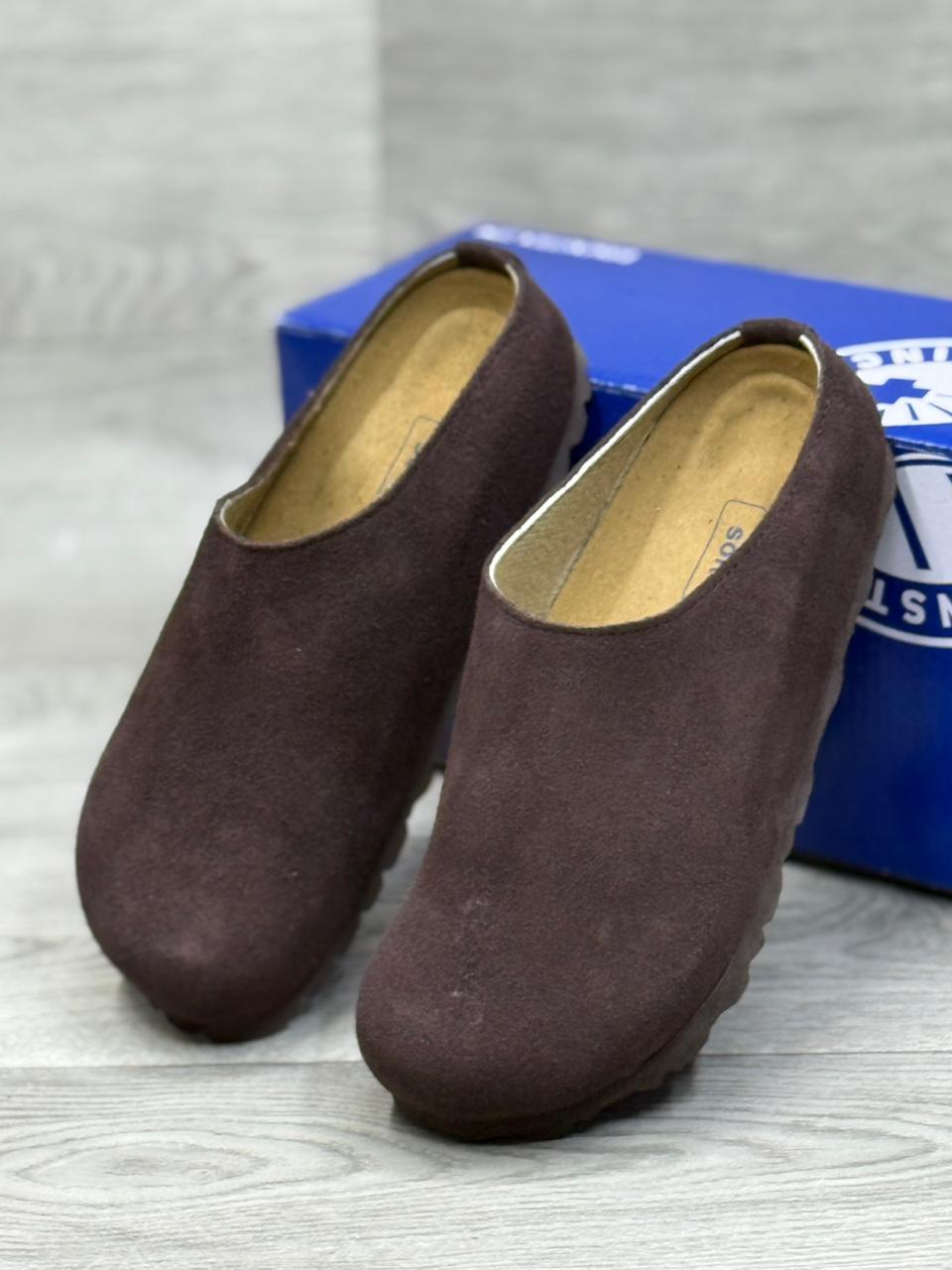 Classic Suede Comfort Clogs – Slip-On Cushioned Mules in Deep Brown