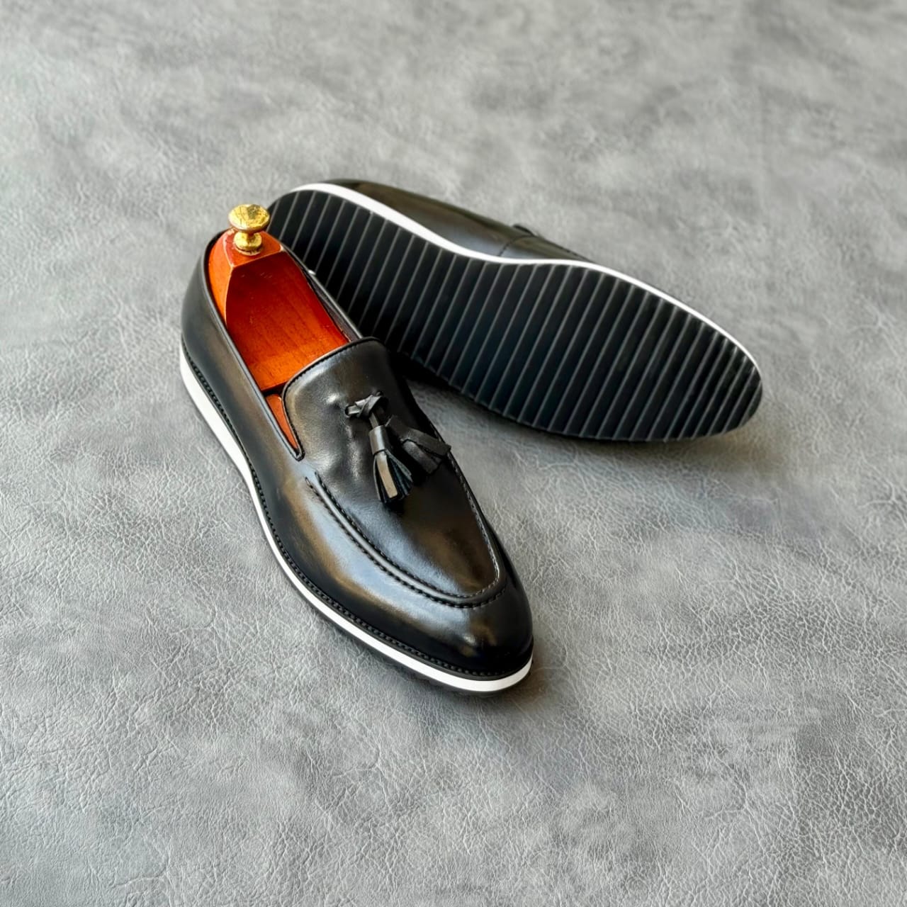 Men’s Black Wingtip Brogue Derby Shoes – Classic Formal Sty