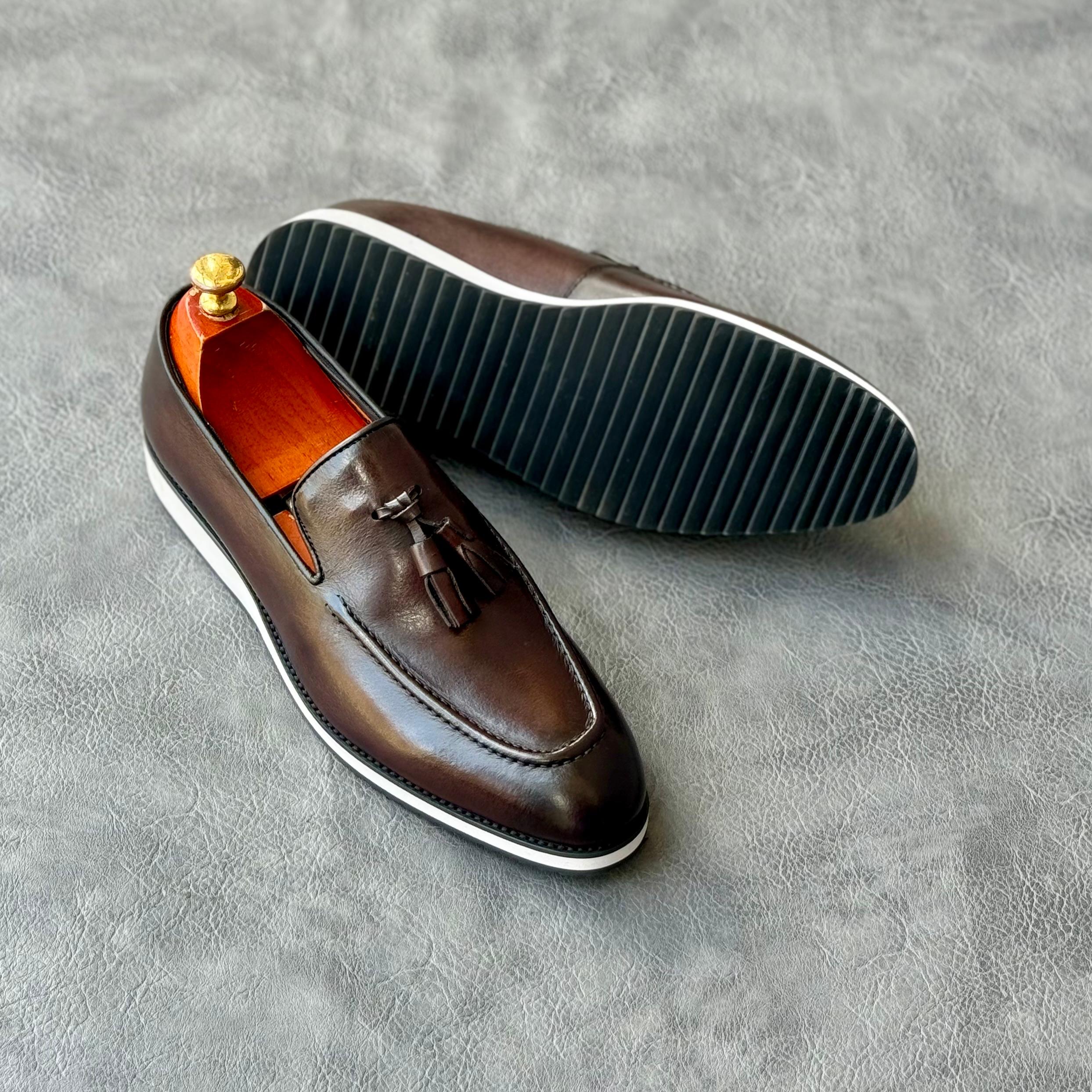 Men’s Black Wingtip Brogue Derby Shoes – Classic Formal Sty