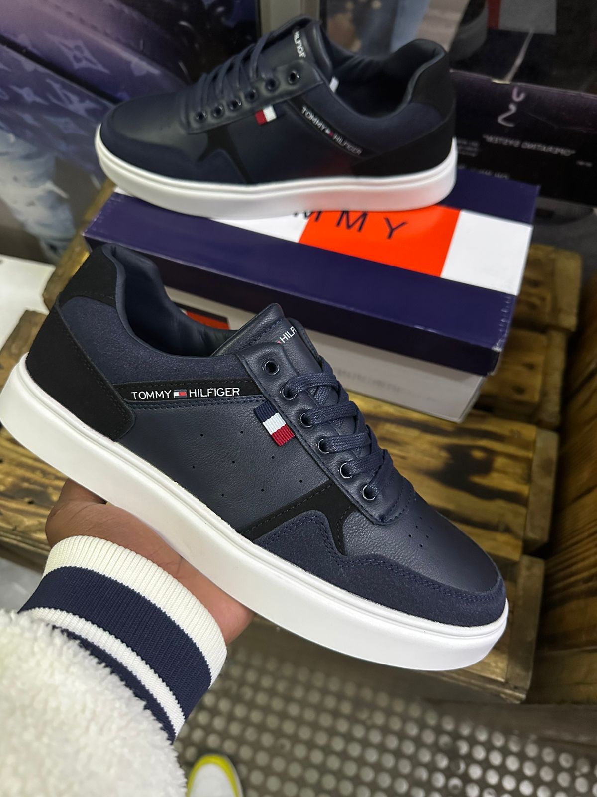 Clean Lace-Up Casual Sneakers Everyday Shoes