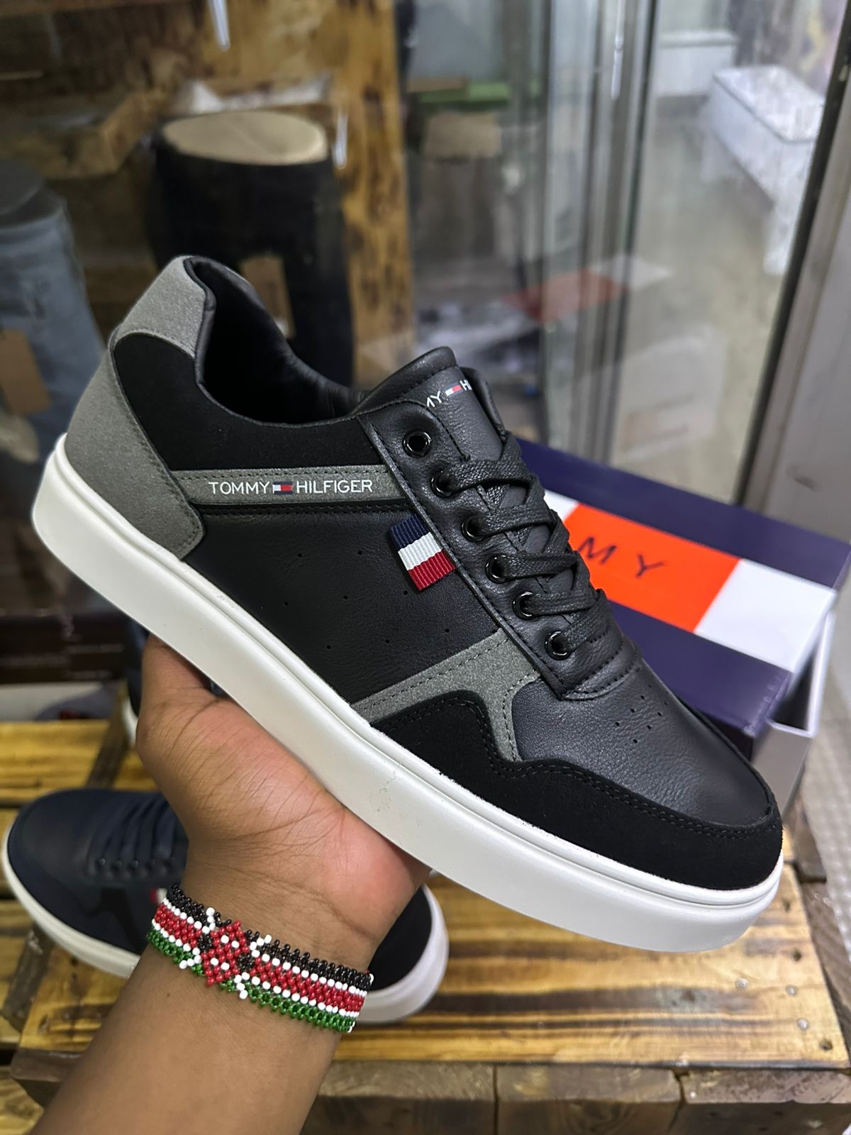 Clean Lace-Up Casual Sneakers Everyday Shoes