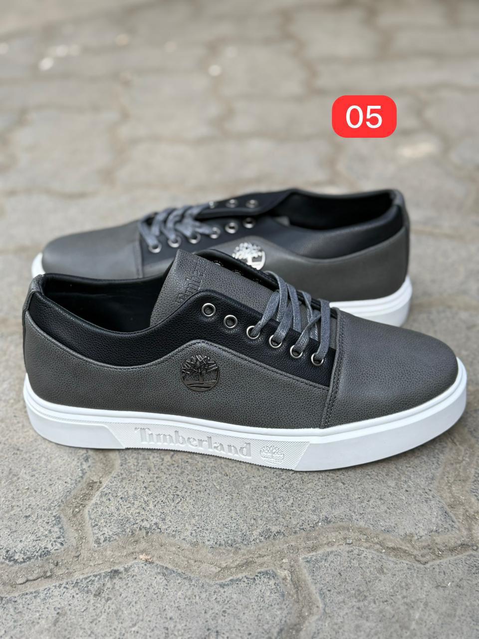 Low-Top Casual Sneakers – Minimal Lace-Up Everyday Shoes