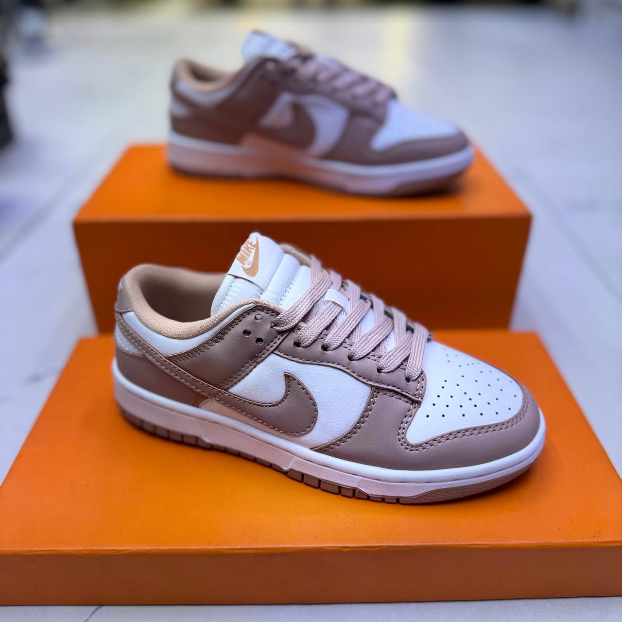 Low-Top Sneakers – Classic Street Style Trainers