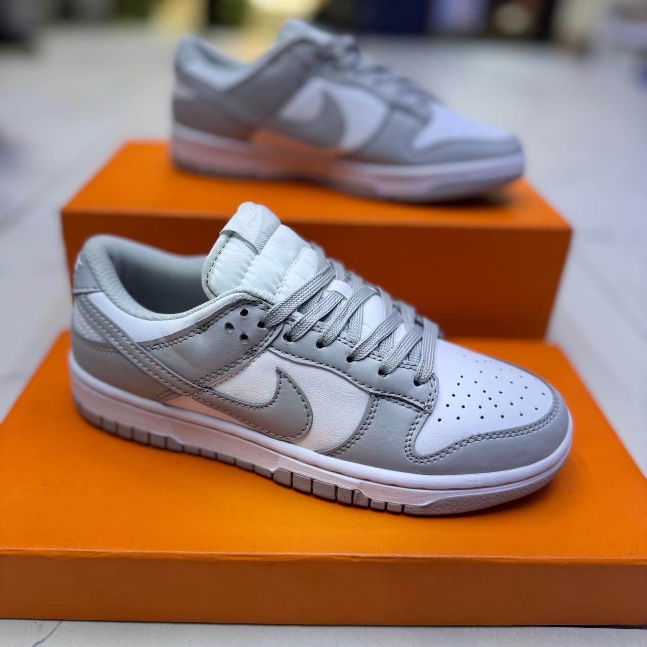 Low-Top Sneakers – Classic Street Style Trainers