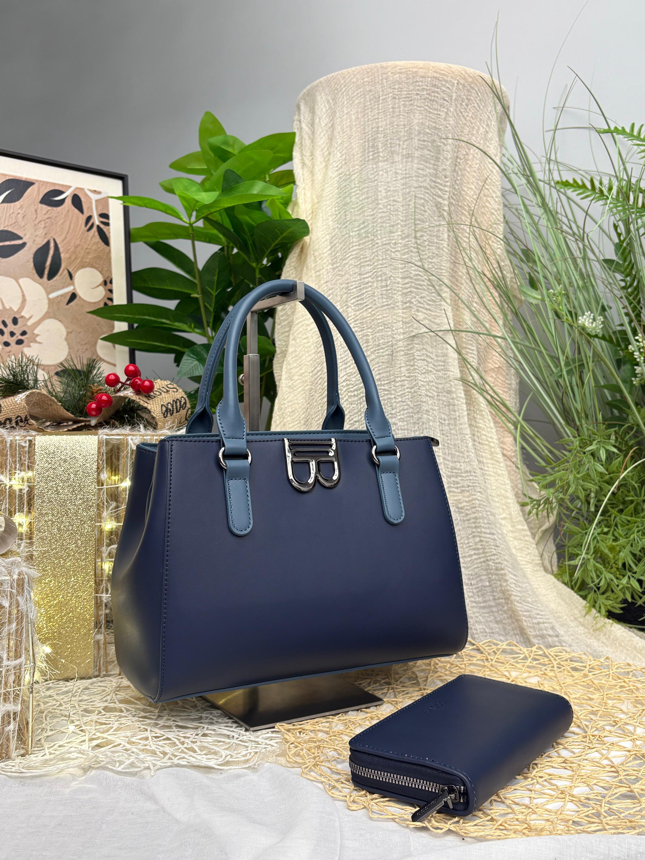 Elegant Structured Handbag with Matching Zip Wallet | Minimalist Luxury Tote