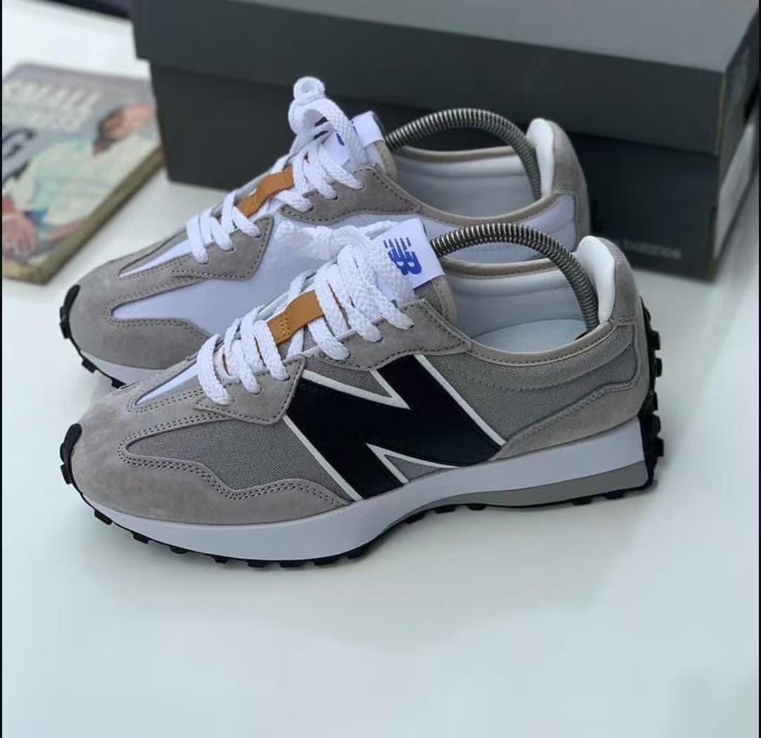 New Balance 327 - Retro-inspired low-top sneakers