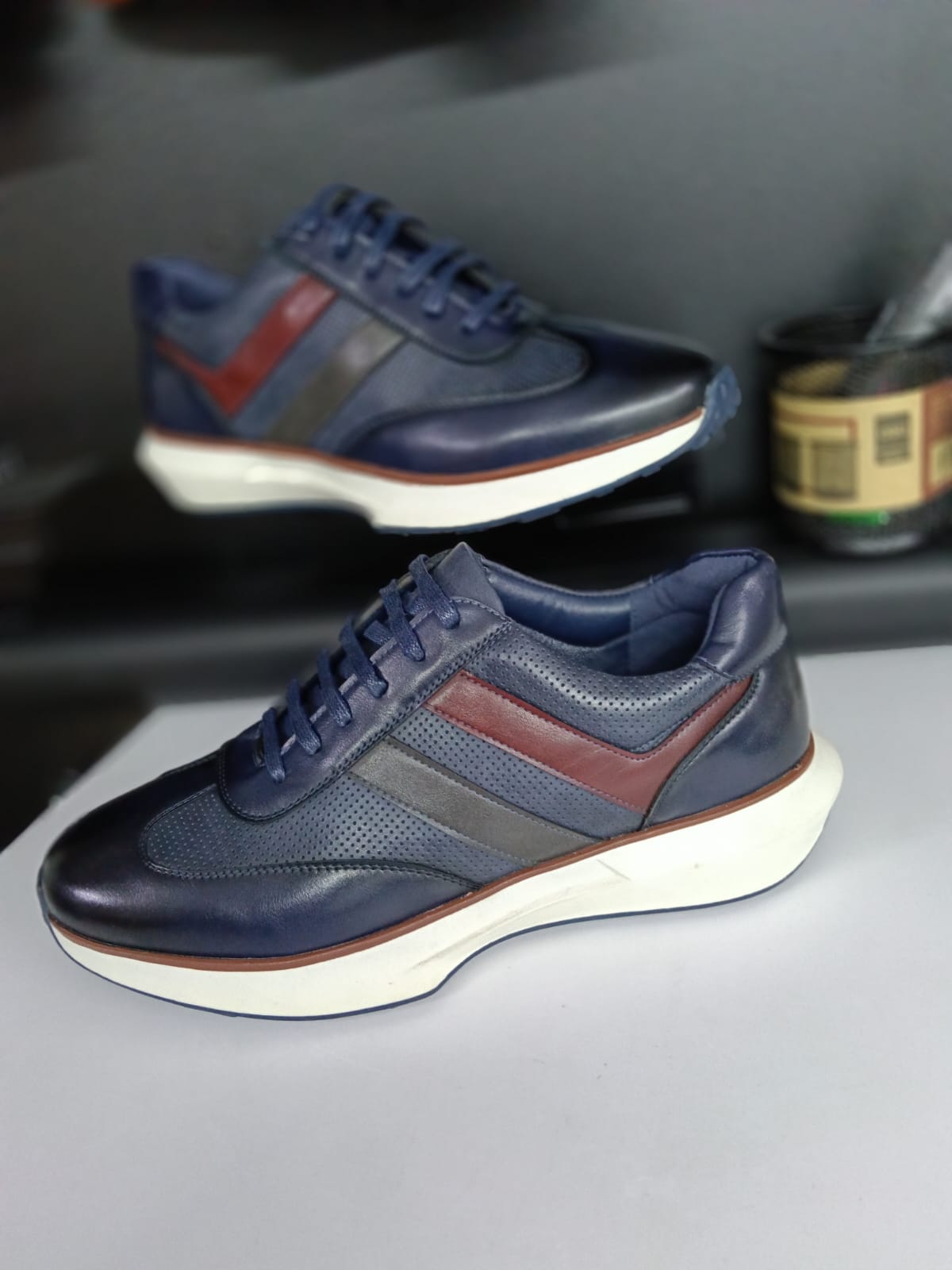 Men’s Retro-Inspired Leather Sneakers