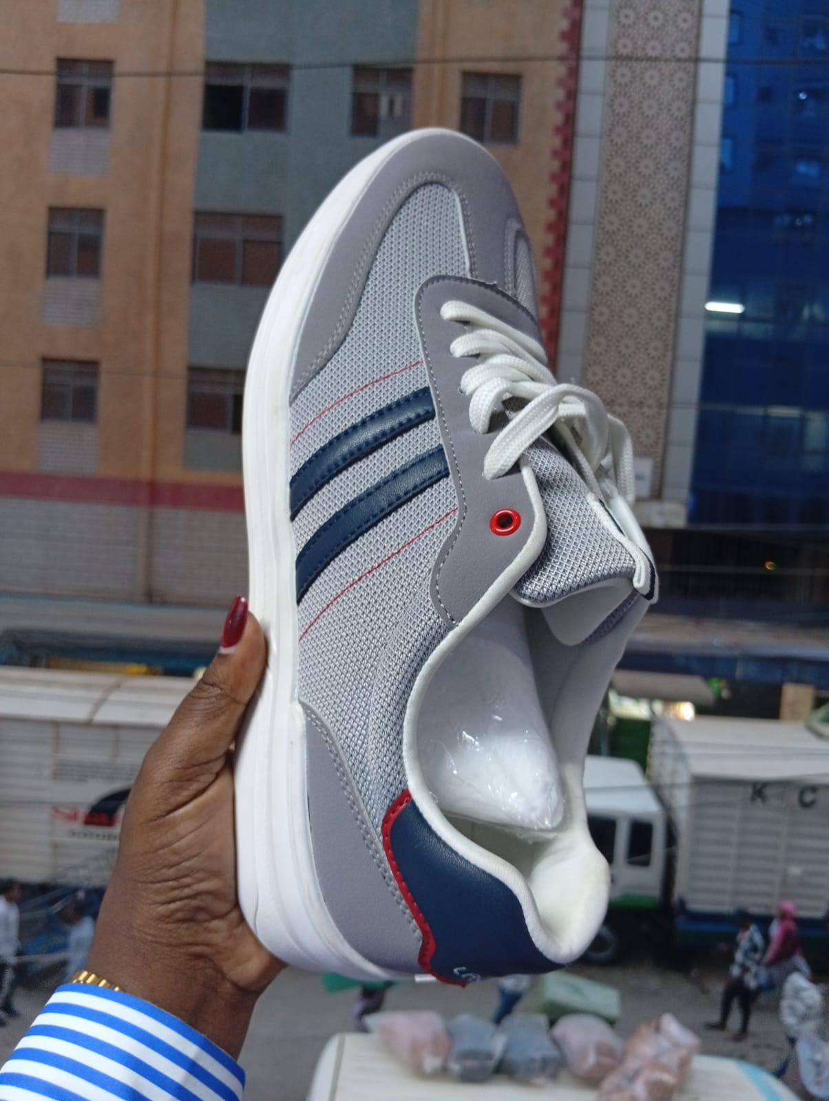 Lag Men’s Casual Sneakers – Breathable Mesh Low-Top Shoes with Cushioned Sole